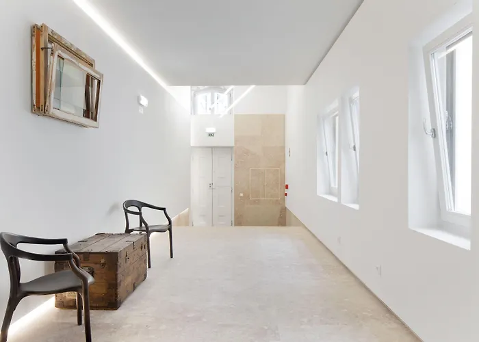 Ascensor Da Bica - Serviced